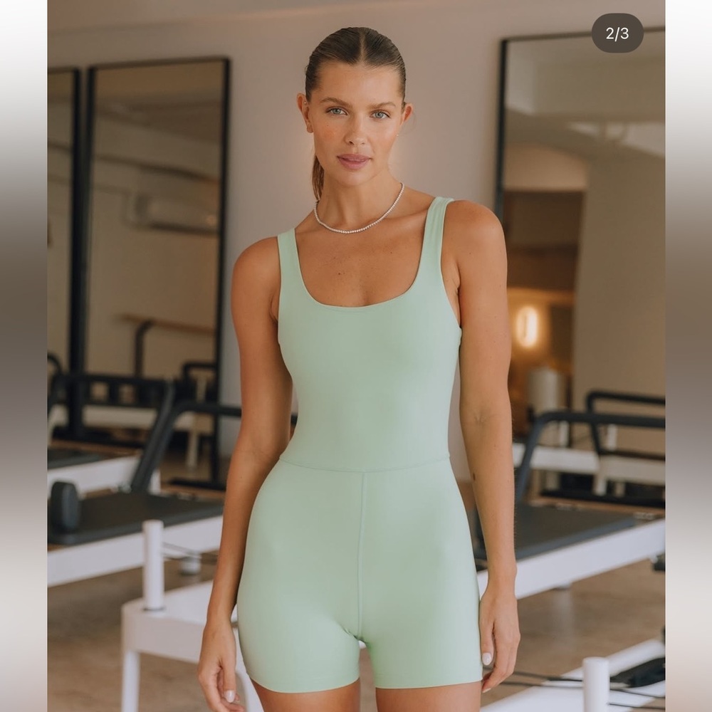 Daily Drills Mint Green Women's One-Piece Active Romper  size small never worn